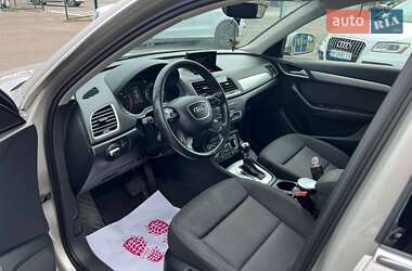 Позашляховик / Кросовер Audi Q3 2016 в 