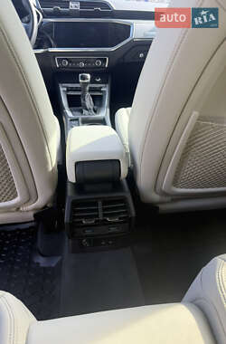 Внедорожник / Кроссовер Audi Q3 2022 в 