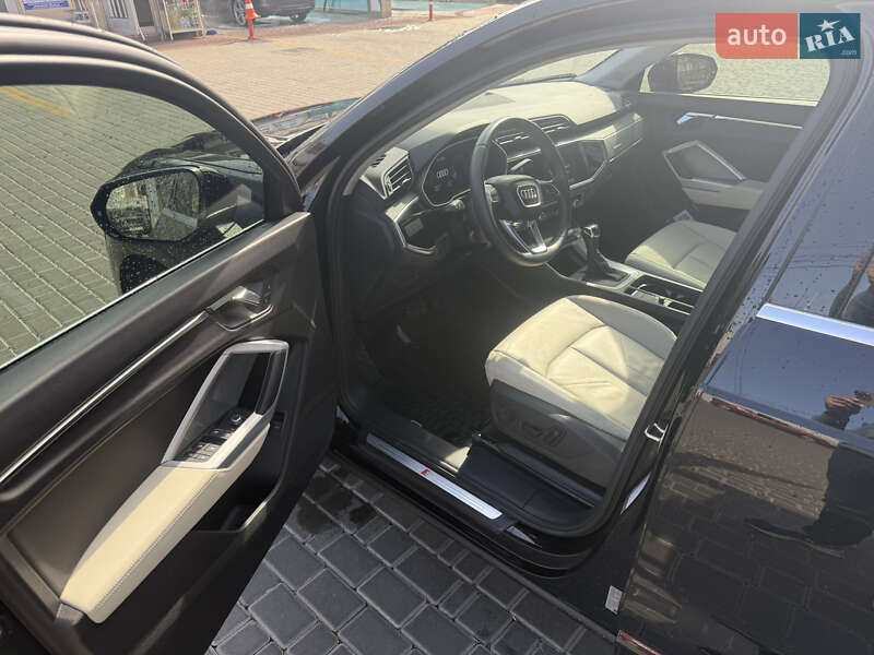 Внедорожник / Кроссовер Audi Q3 2022 в Одессе