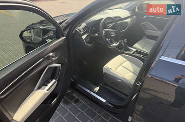 Внедорожник / Кроссовер Audi Q3 2022 в 