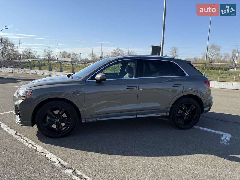Внедорожник / Кроссовер Audi Q3 2019 в Киеве