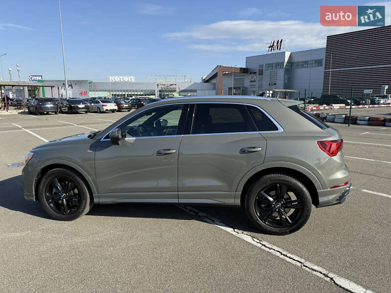 Внедорожник / Кроссовер Audi Q3 2019 в Киеве