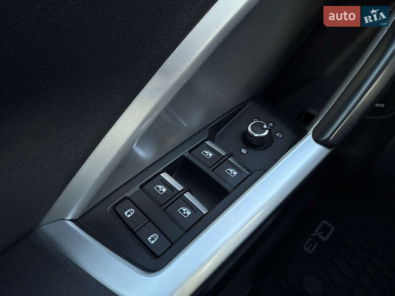 Внедорожник / Кроссовер Audi Q3 2019 в Киеве