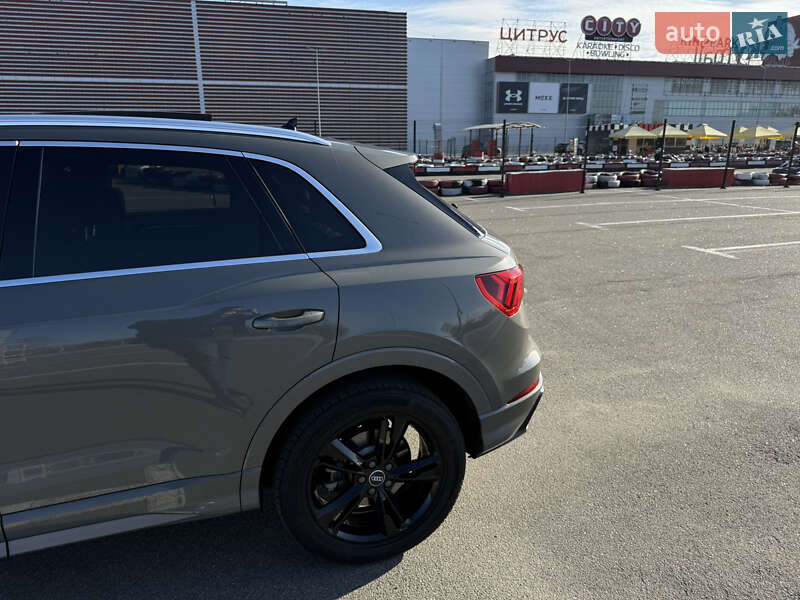 Внедорожник / Кроссовер Audi Q3 2019 в Киеве