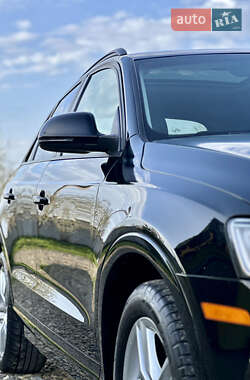 Позашляховик / Кросовер Audi Q3 2016 в 
