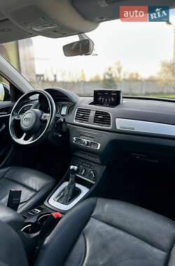 Позашляховик / Кросовер Audi Q3 2016 в 