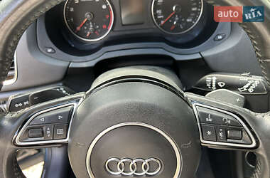 Позашляховик / Кросовер Audi Q3 2017 в 