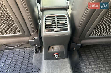 Позашляховик / Кросовер Audi Q3 2017 в 