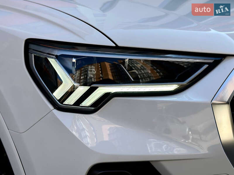 Внедорожник / Кроссовер Audi Q3 2021 в Житомире