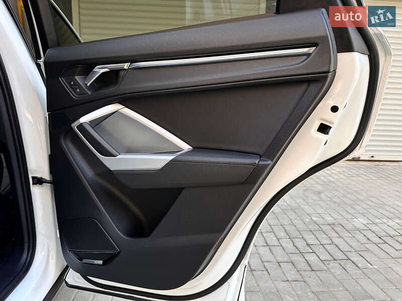 Внедорожник / Кроссовер Audi Q3 2021 в Житомире