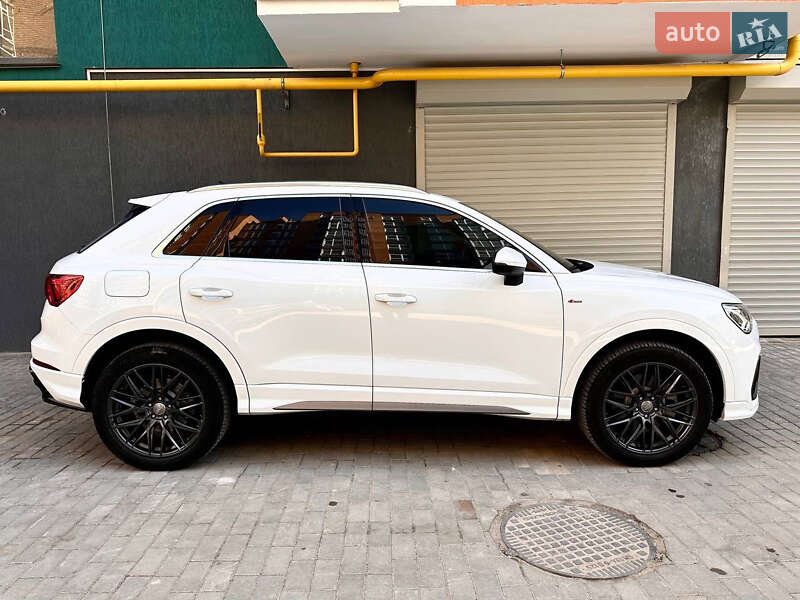 Внедорожник / Кроссовер Audi Q3 2021 в Житомире