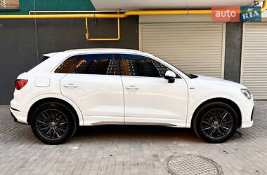Внедорожник / Кроссовер Audi Q3 2021 в 