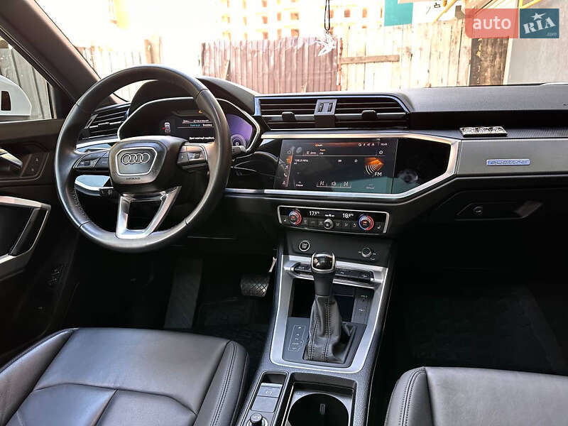 Внедорожник / Кроссовер Audi Q3 2021 в Житомире