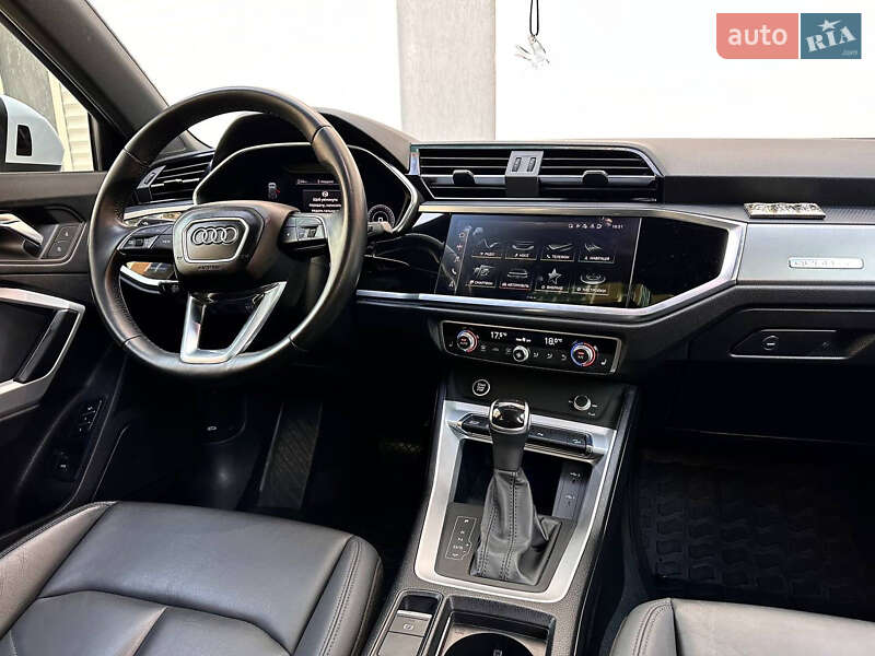Внедорожник / Кроссовер Audi Q3 2021 в Житомире
