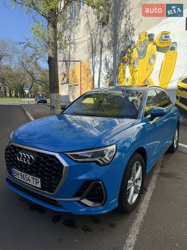 Внедорожник / Кроссовер Audi Q3 2019 в Одессе