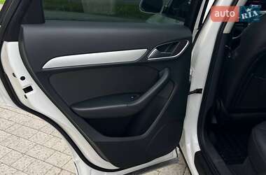 Позашляховик / Кросовер Audi Q3 2016 в 