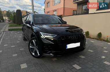 Внедорожник / Кроссовер Audi Q3 2022 в 