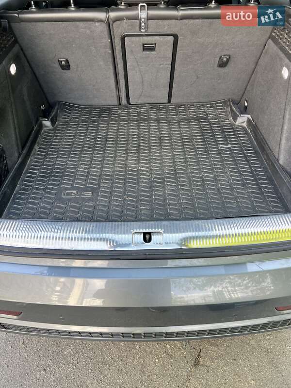 Внедорожник / Кроссовер Audi Q3 2015 в Киеве