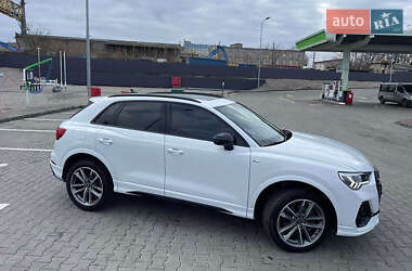 Внедорожник / Кроссовер Audi Q3 2021 в 