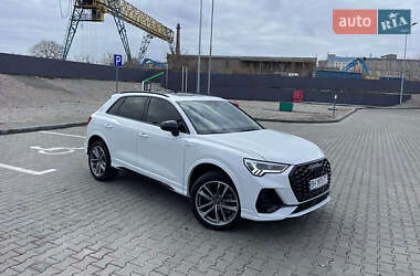 Внедорожник / Кроссовер Audi Q3 2021 в 