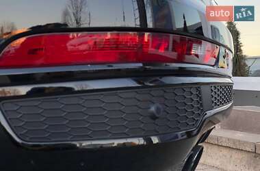 Позашляховик / Кросовер Audi Q3 2015 в 