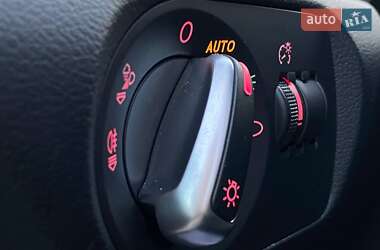 Позашляховик / Кросовер Audi Q3 2015 в 
