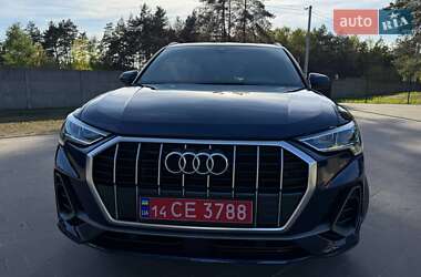 Позашляховик / Кросовер Audi Q3 2021 в 