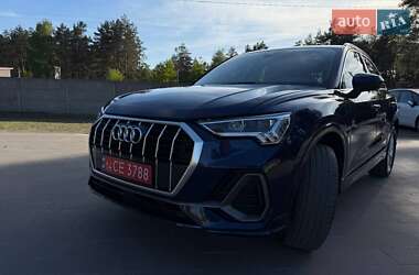 Позашляховик / Кросовер Audi Q3 2021 в 