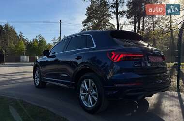 Позашляховик / Кросовер Audi Q3 2021 в 