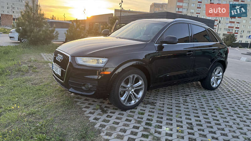 Внедорожник / Кроссовер Audi Q3 2014 в 