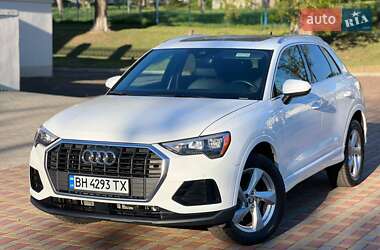 Позашляховик / Кросовер Audi Q3 2019 в 