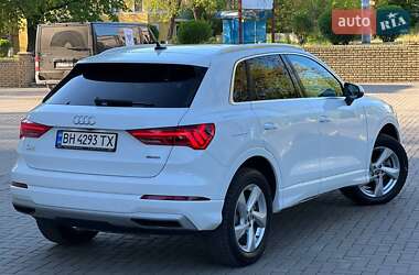 Позашляховик / Кросовер Audi Q3 2019 в 