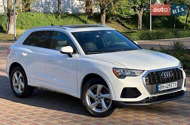 Позашляховик / Кросовер Audi Q3 2019 в 