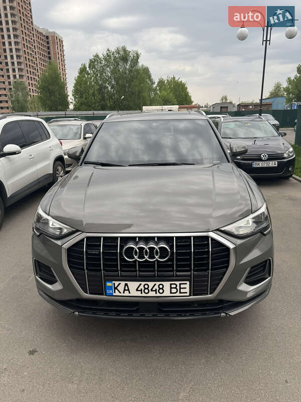 Внедорожник / Кроссовер Audi Q3 2019 в Киеве
