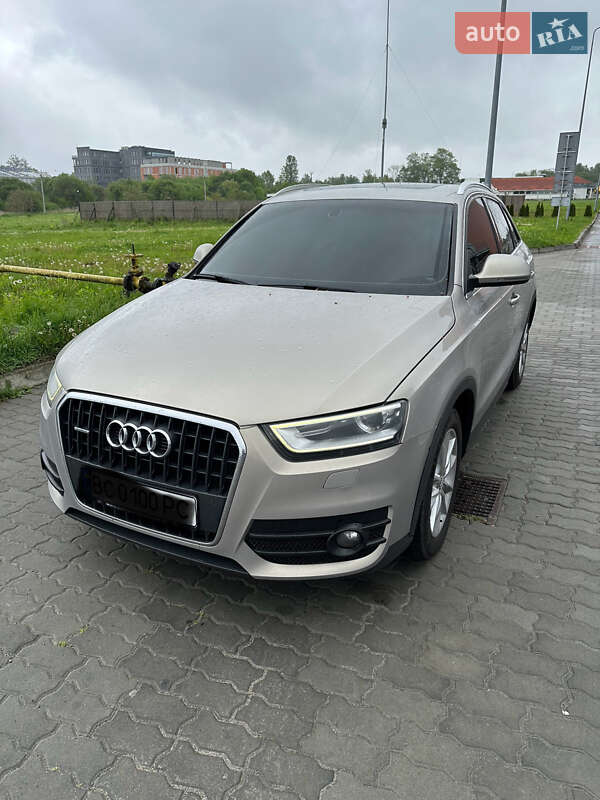 Внедорожник / Кроссовер Audi Q3 2011 в 