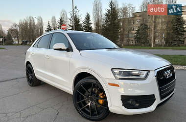 Внедорожник / Кроссовер Audi Q3 2015 в 