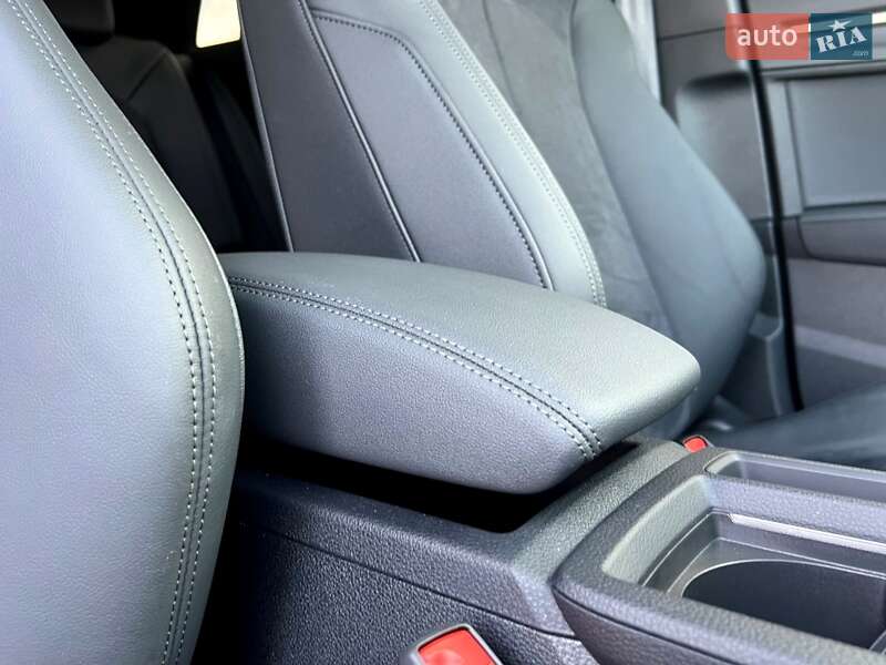 Внедорожник / Кроссовер Audi Q3 2024 в Киеве