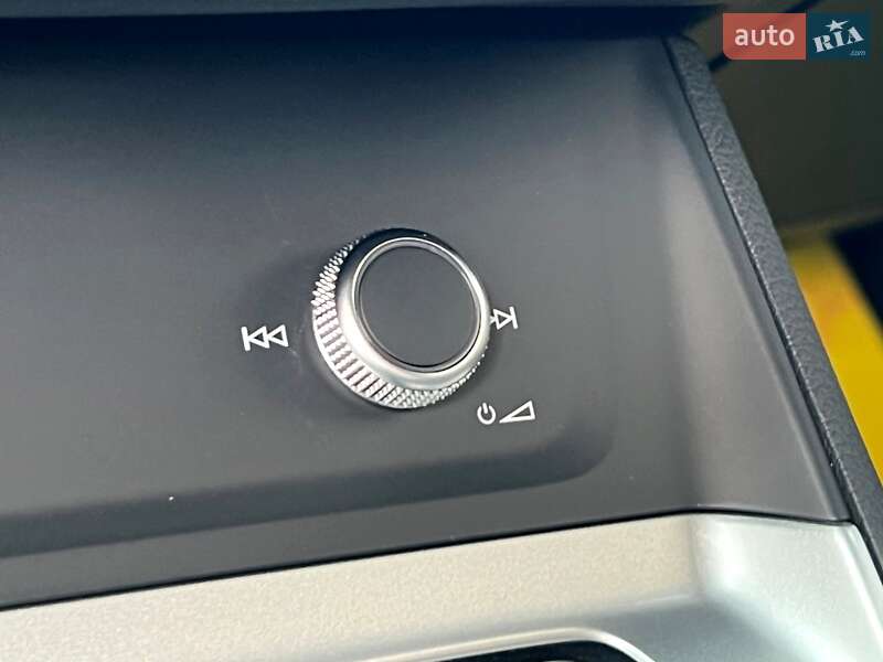 Внедорожник / Кроссовер Audi Q3 2024 в Киеве