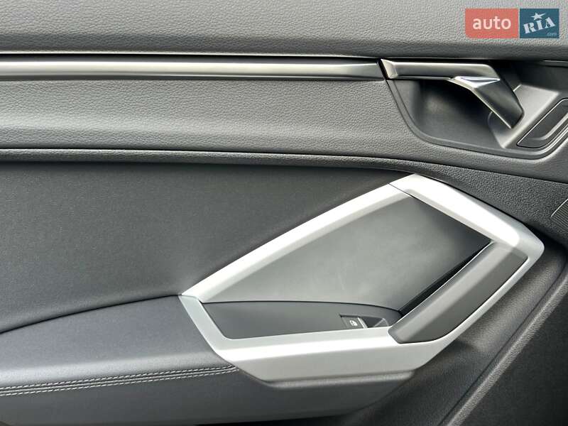 Внедорожник / Кроссовер Audi Q3 2024 в Киеве