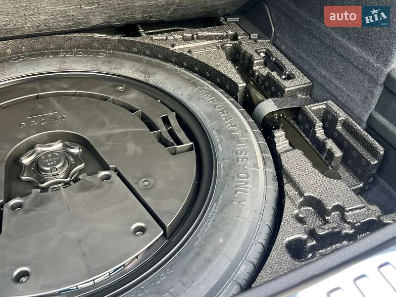 Внедорожник / Кроссовер Audi Q3 2024 в Киеве