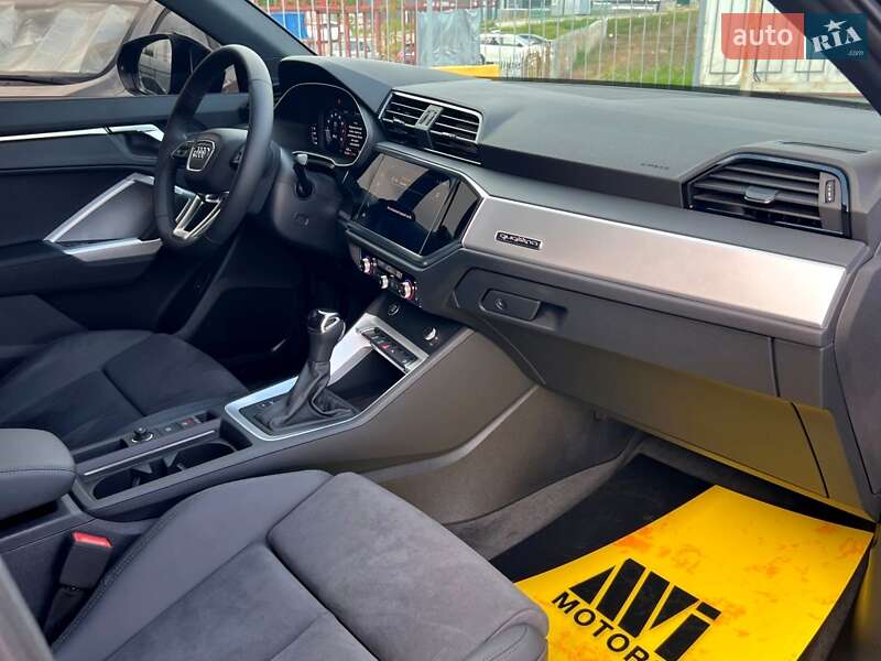 Внедорожник / Кроссовер Audi Q3 2024 в Киеве