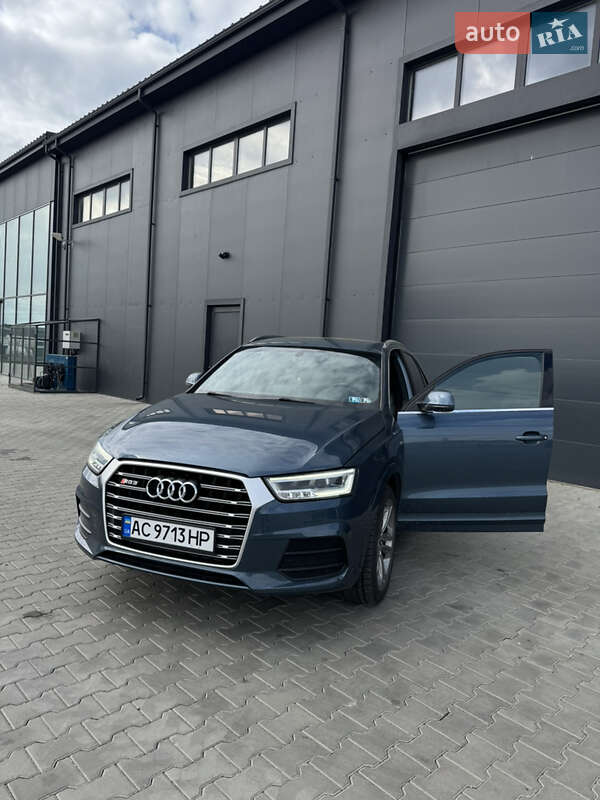 Позашляховик / Кросовер Audi Q3 2015 в 