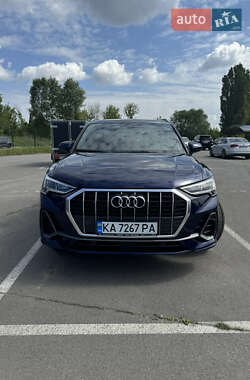 Позашляховик / Кросовер Audi Q3 2023 в 