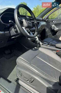 Позашляховик / Кросовер Audi Q3 2023 в 