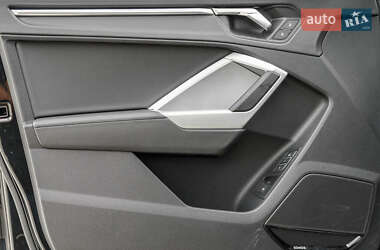 Позашляховик / Кросовер Audi Q3 2020 в 