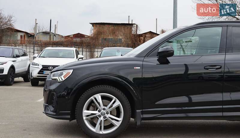 Внедорожник / Кроссовер Audi Q3 2019 в Киеве