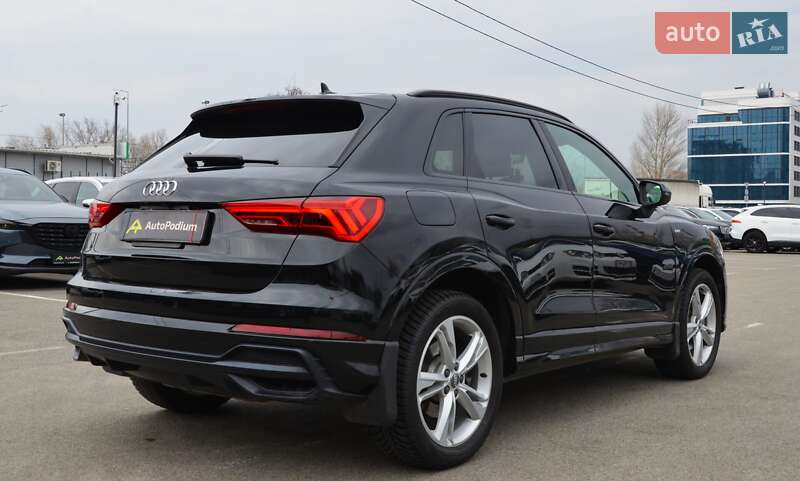 Внедорожник / Кроссовер Audi Q3 2019 в Киеве