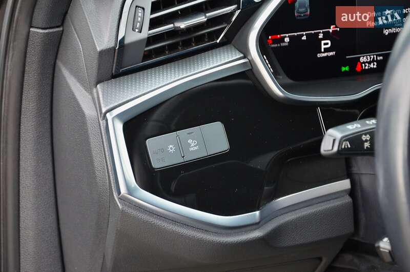 Внедорожник / Кроссовер Audi Q3 2019 в Киеве
