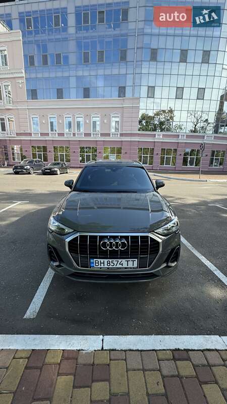 Позашляховик / Кросовер Audi Q3 2020 в Одесі