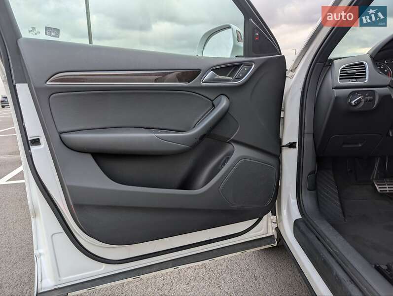 Внедорожник / Кроссовер Audi Q3 2015 в Киеве